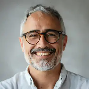 James Holloway wellness researcher and supplement reviewer